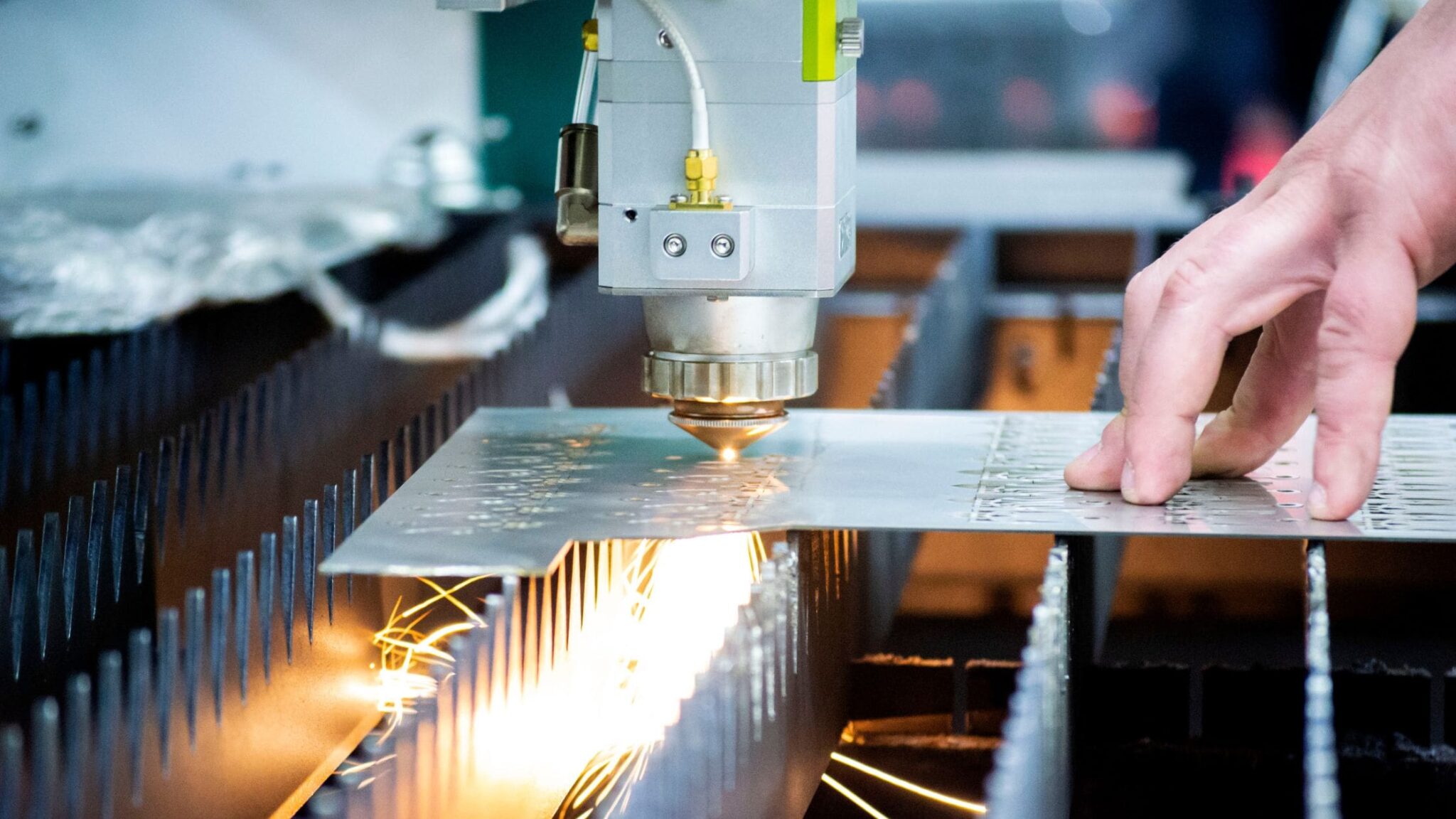What to Look for in an Industrial Fiber Laser Cutting Machine